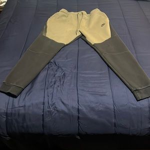 100% real Nike tech some stains but dry clean like new this y it’s cheap